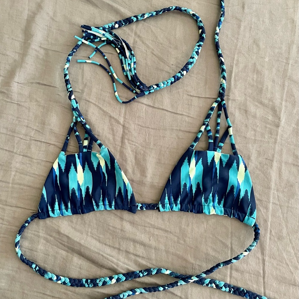 acacia blue cantik haena top💙
